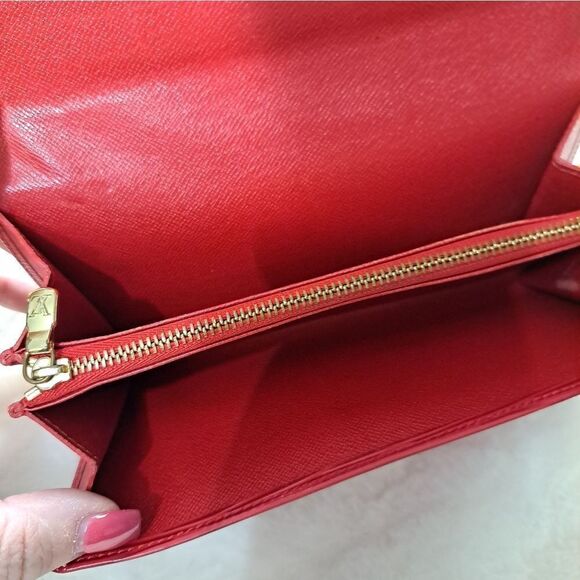 Louis Vuitton Porte-Monnaie EPI Tresor Wallet - Picture 6 of 15